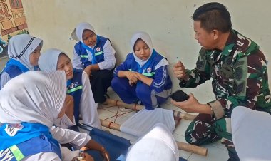 TNI melalui Saka Wira Kartika Kodim 0620/Kab. Cirebon Bekali Pelajar SMPN 1 Gegesik Keterampilan Mitigasi Bencana